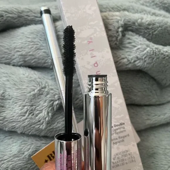 Mally on the double eye opening liner system - Picture 6 of 9